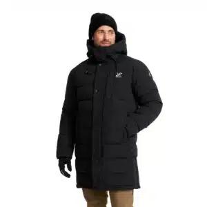 Mann mit Herren-Parka von RevolutionRace