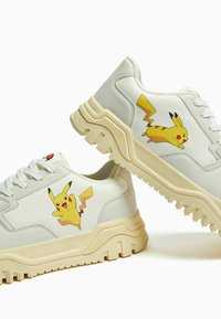 BershkaPOKEMON - Sneaker  für 29,99€ (statt 39,99€)