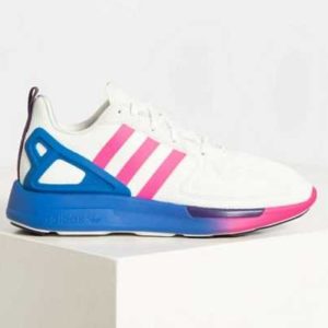 Adidas ZX 2K Flux Damen Sneaker in weiß/pink/blau für 39,06 € (statt 53,95 €).