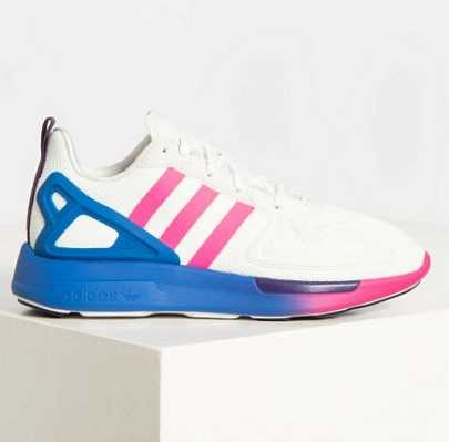Adidas ZX 2K Flux Damen Sneaker in weiß/pink/blau für 39,06 € (statt 53,95 €).