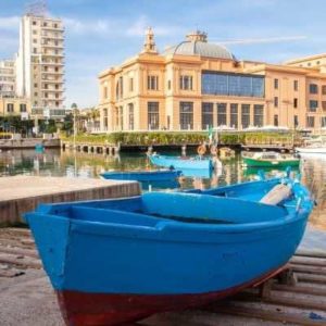 Hin- und Rückflug: Dortmund - Bari für 20€