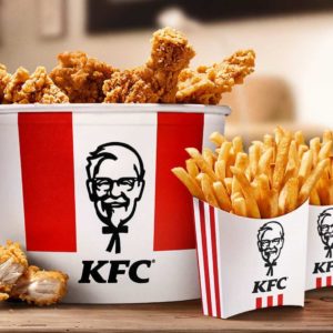 KFC: Bucket To Go für 9,99€ (4 Filet Bites, 6 Hot Wings, 4 Crispys und 2 Pommes inkl. 2x Mayo &amp; Ketchup)