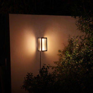 DealClub: Philips Hue White & Color Ambiance Impress – Wandleuchte, schwarz (€84,99 statt €102,99)
